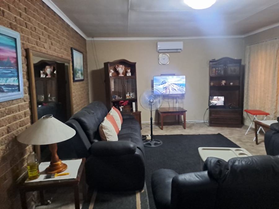 15 Bedroom Property for Sale in Oos Einde North West